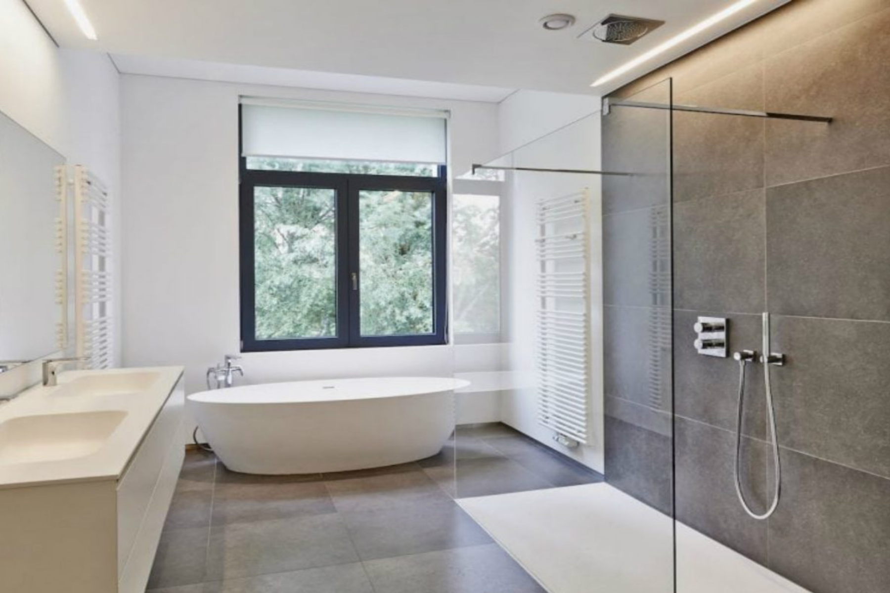 Gorgeous Modern Shower Enclosure With Showpiece Bath