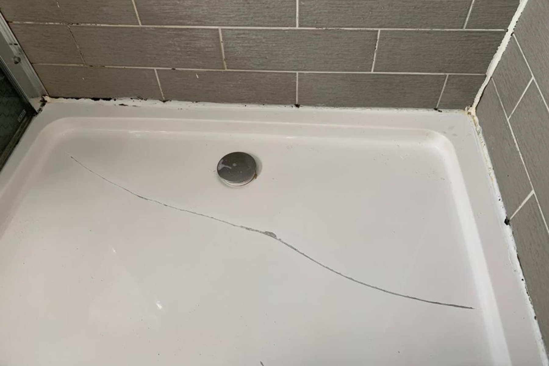 White Square Shower Tray With Crack Going Through Middle
